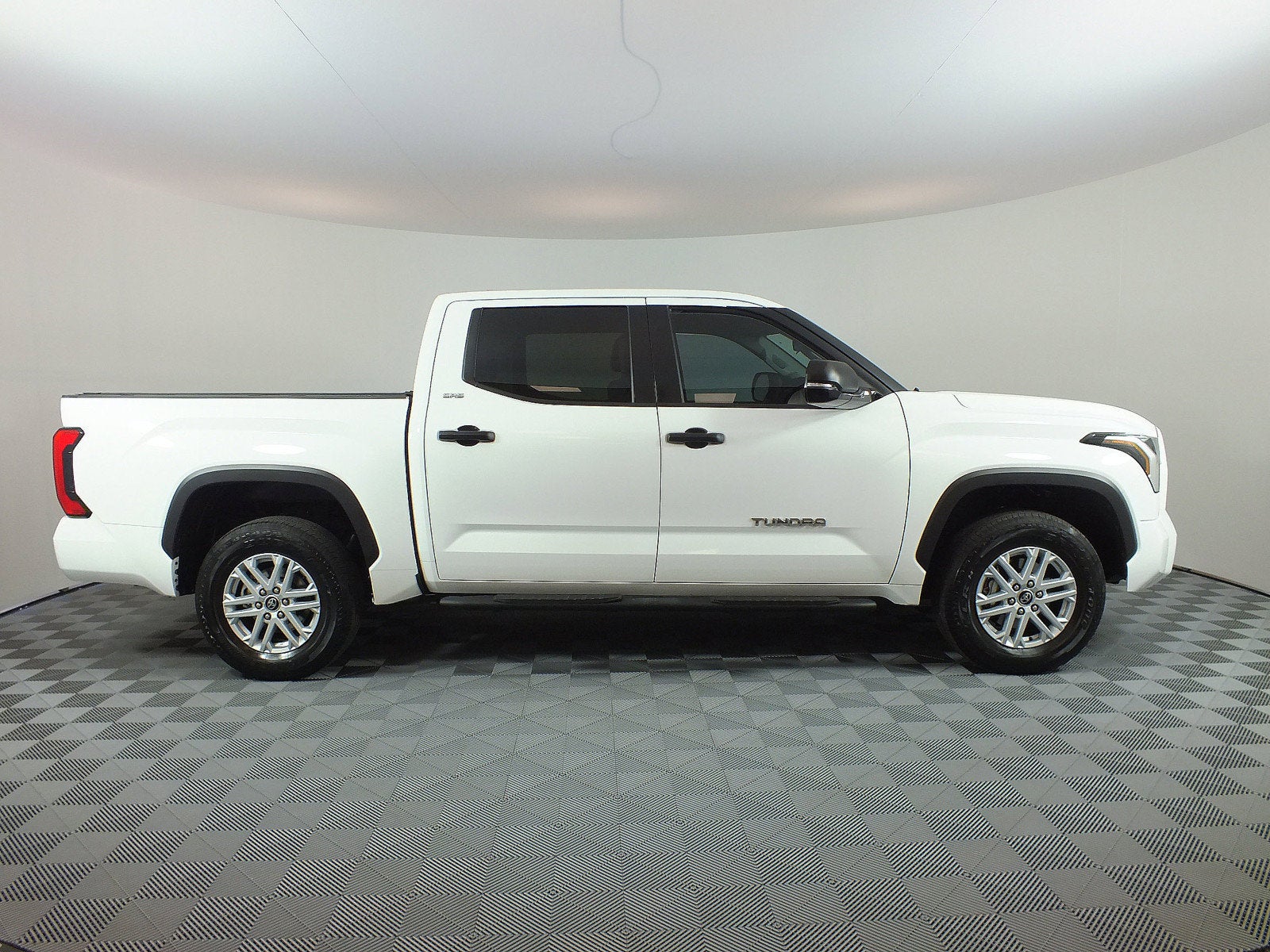 2024 Toyota Tundra SR5 4WD *1-OWNER*