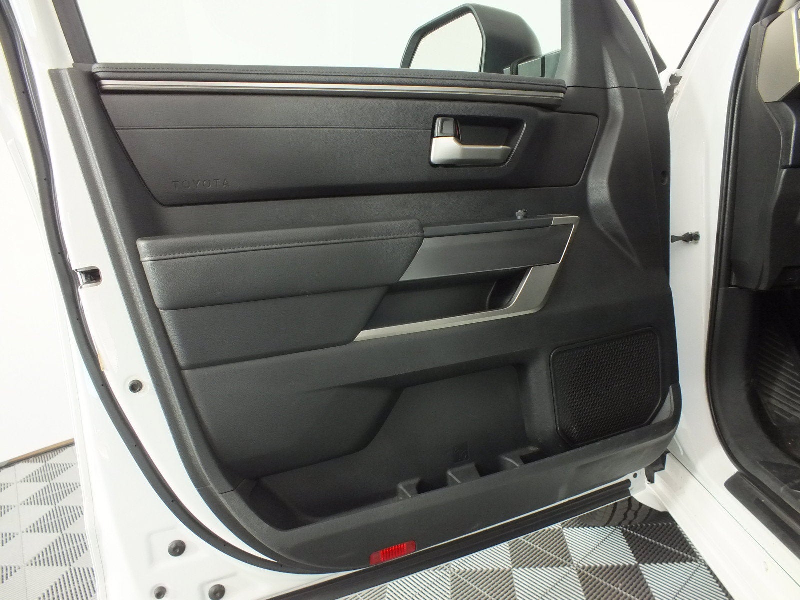 2022 Toyota Tundra SR5 4WD *CLEAN CARFAX!*
