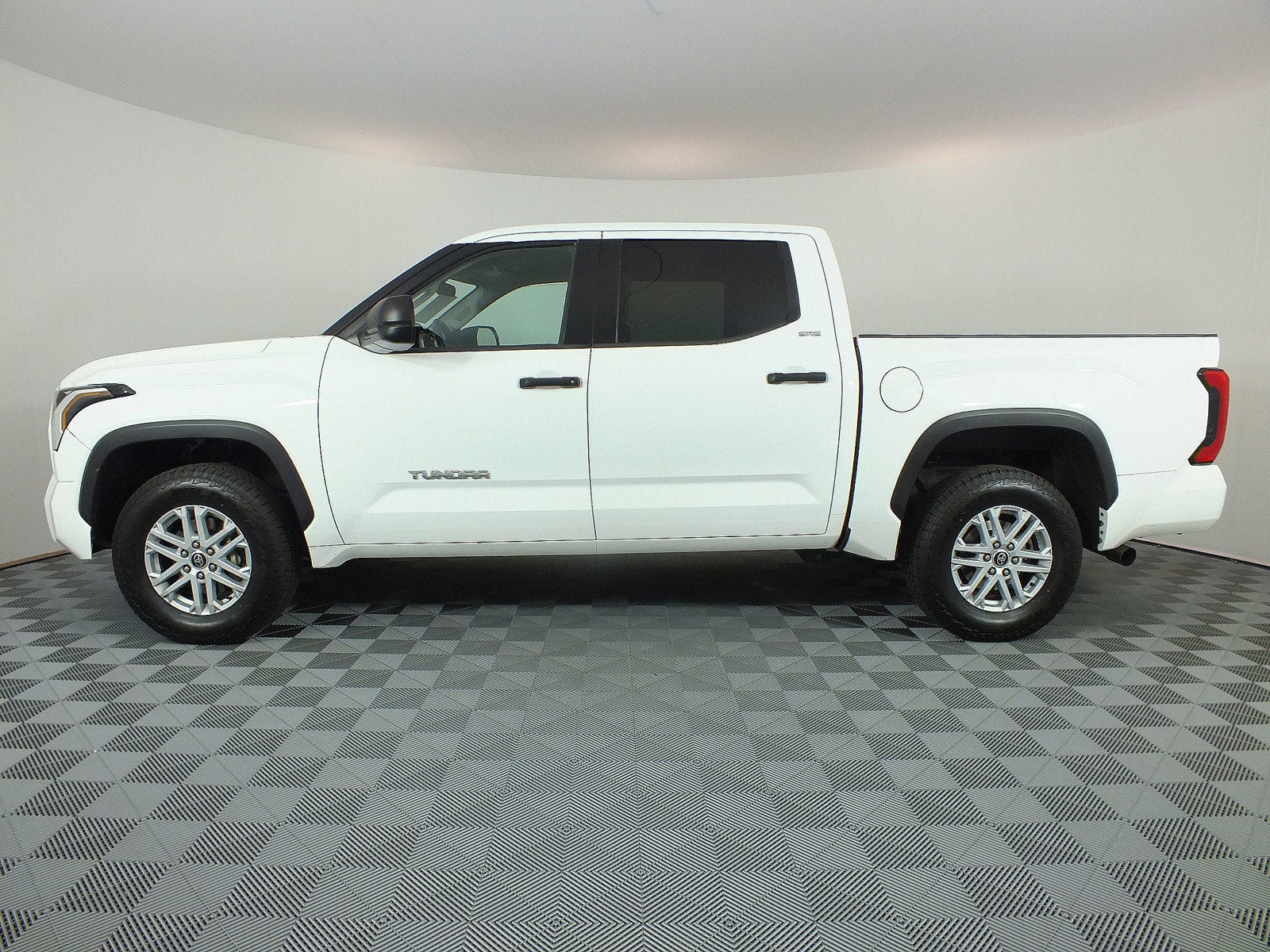 2022 Toyota Tundra SR5 4WD *CLEAN CARFAX!*