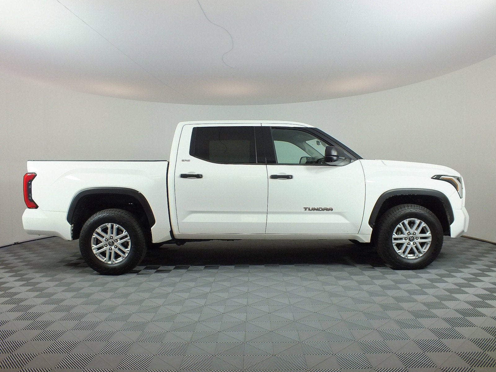 2022 Toyota Tundra SR5 4WD *CLEAN CARFAX!*