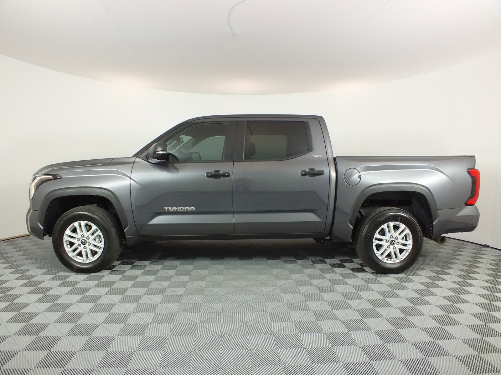 2024 Toyota Tundra SR5 4WD *1-OWNER*