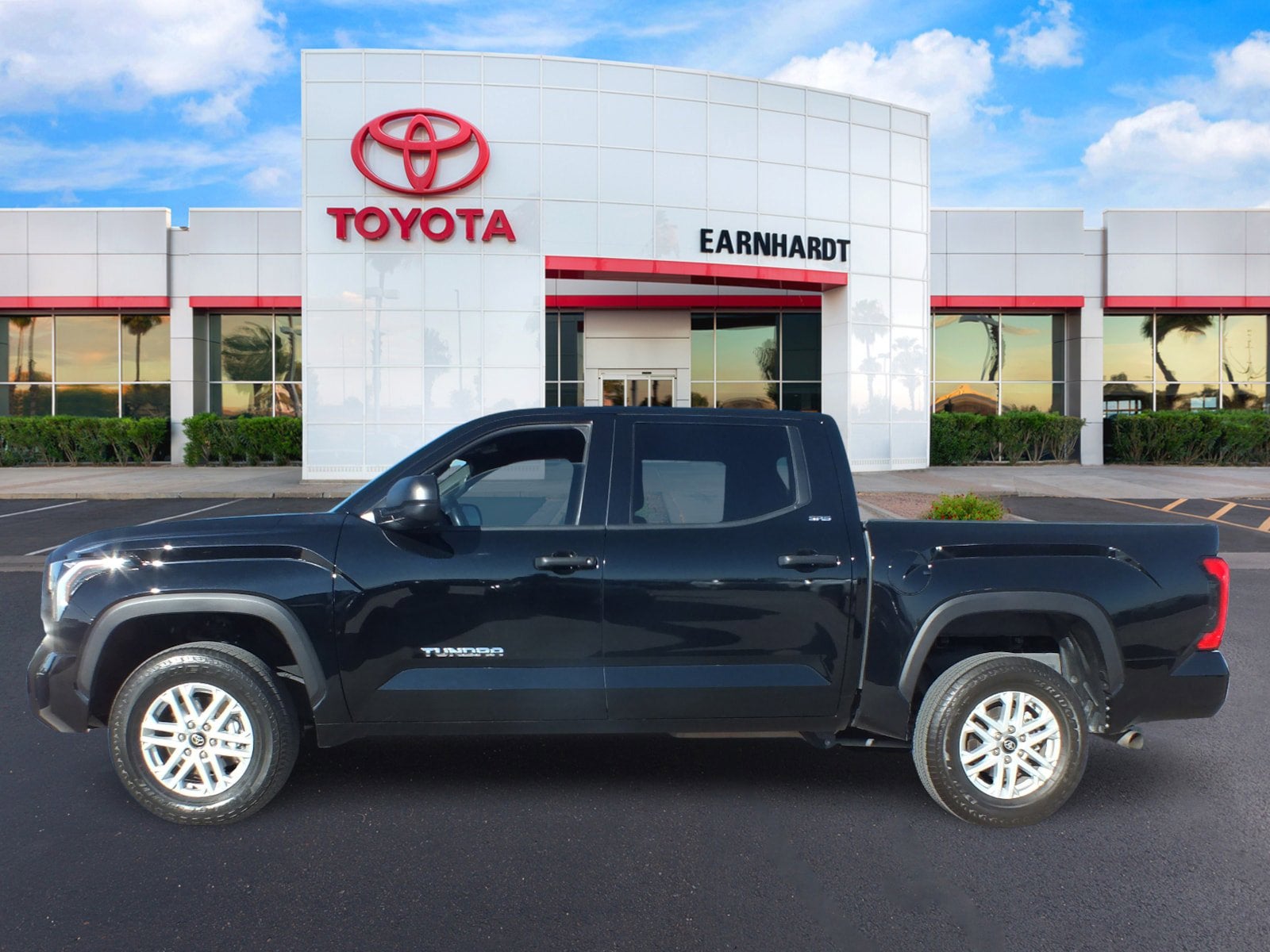 2025 Toyota Tundra SR5 4WD *1-OWNER*