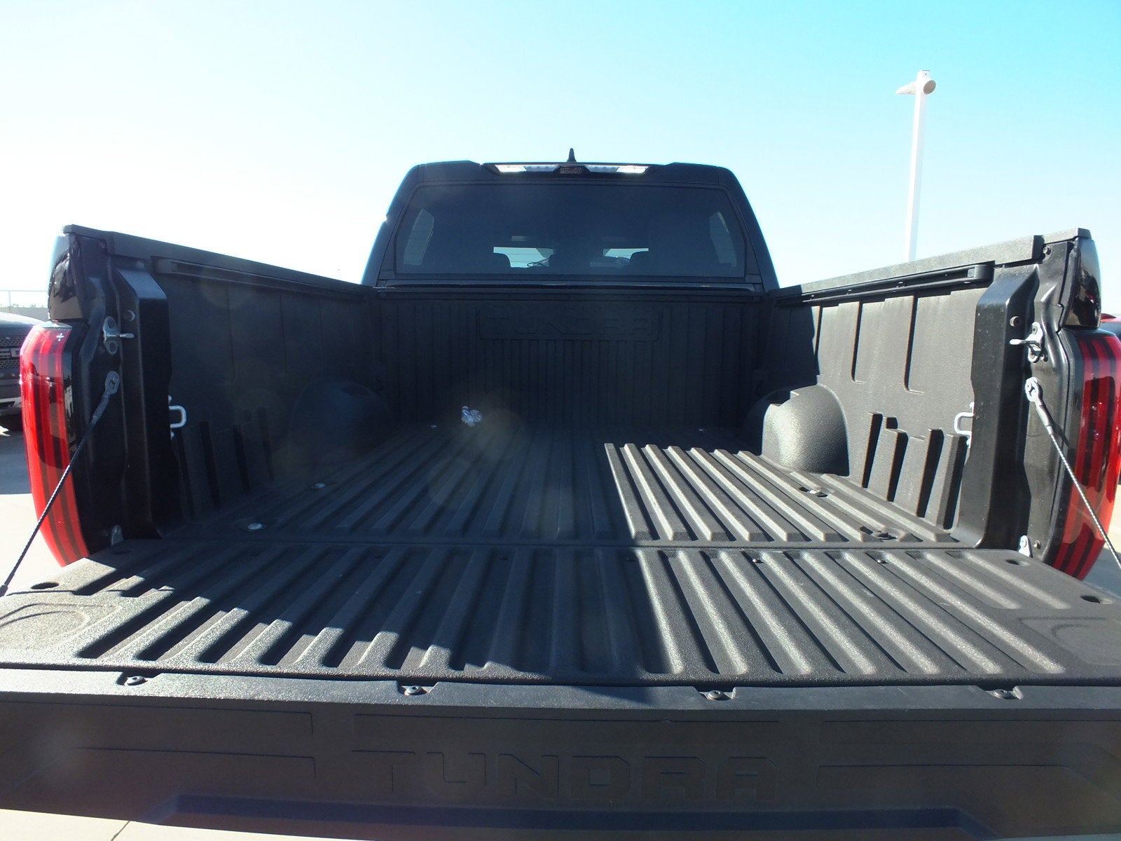 2025 Toyota Tundra SR5 4WD *1-OWNER*