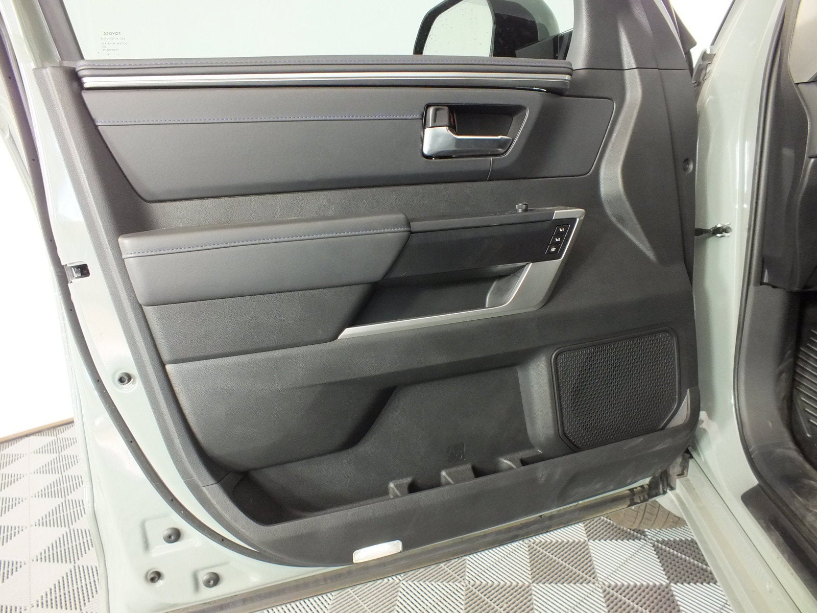 2025 Toyota Tundra Platinum 4WD *1-OWNER!*