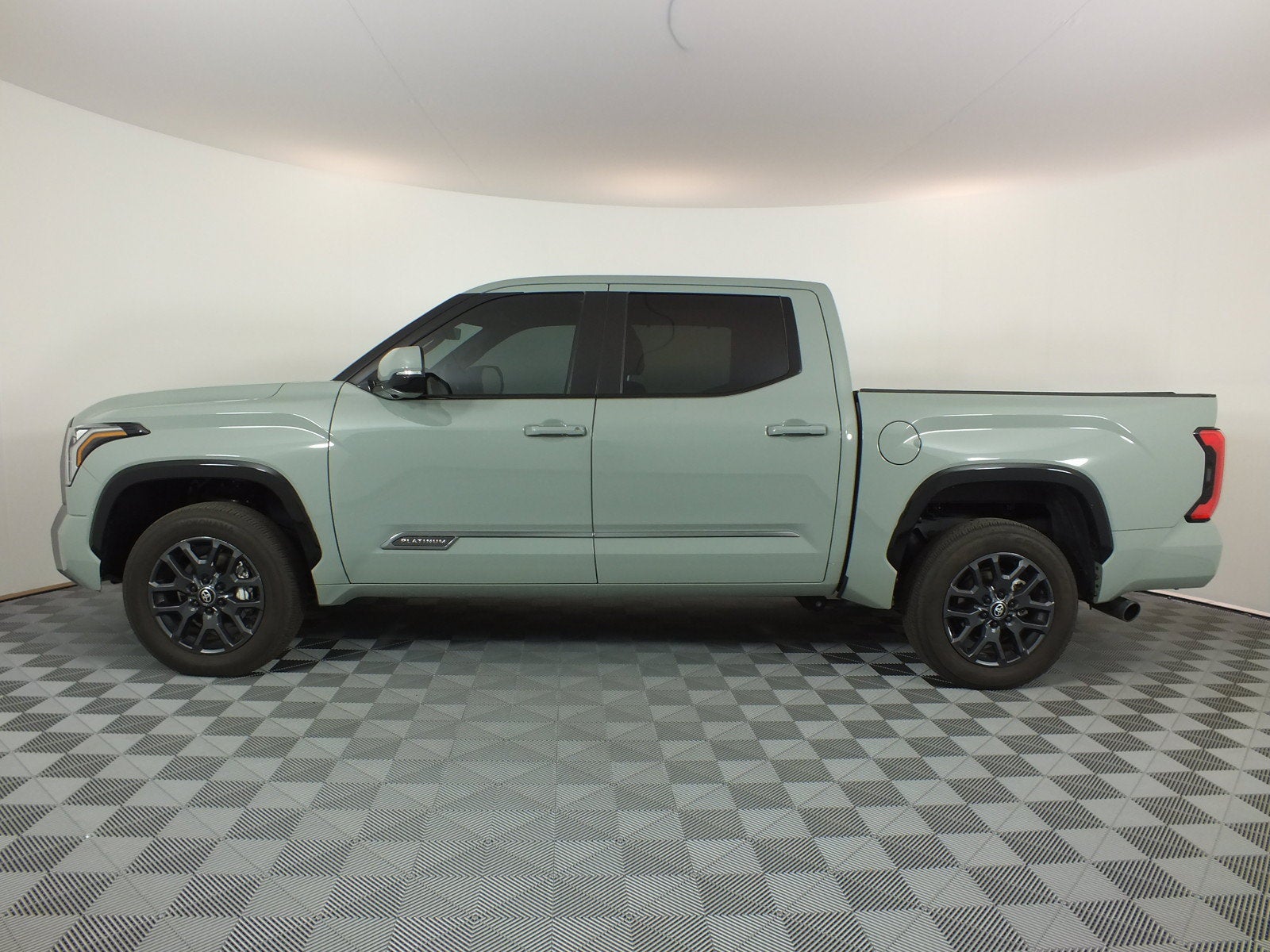 2025 Toyota Tundra Platinum 4WD *1-OWNER!*