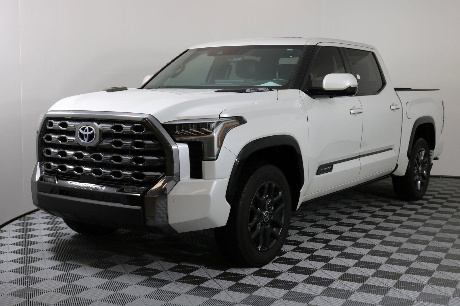 2024 Toyota Tundra Platinum Hybrid 4WD *1-OWNER*
