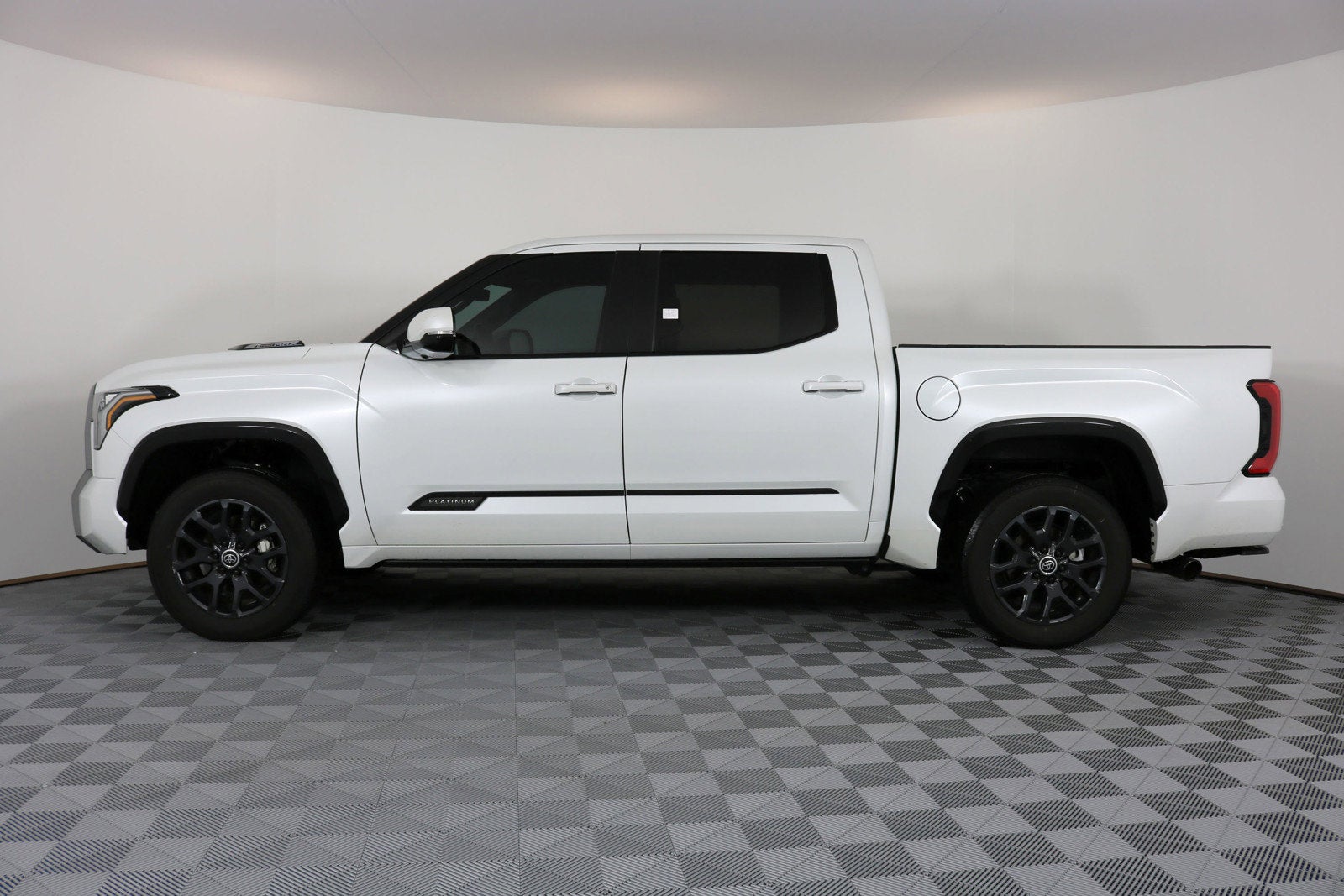 2024 Toyota Tundra Platinum Hybrid 4WD *1-OWNER*