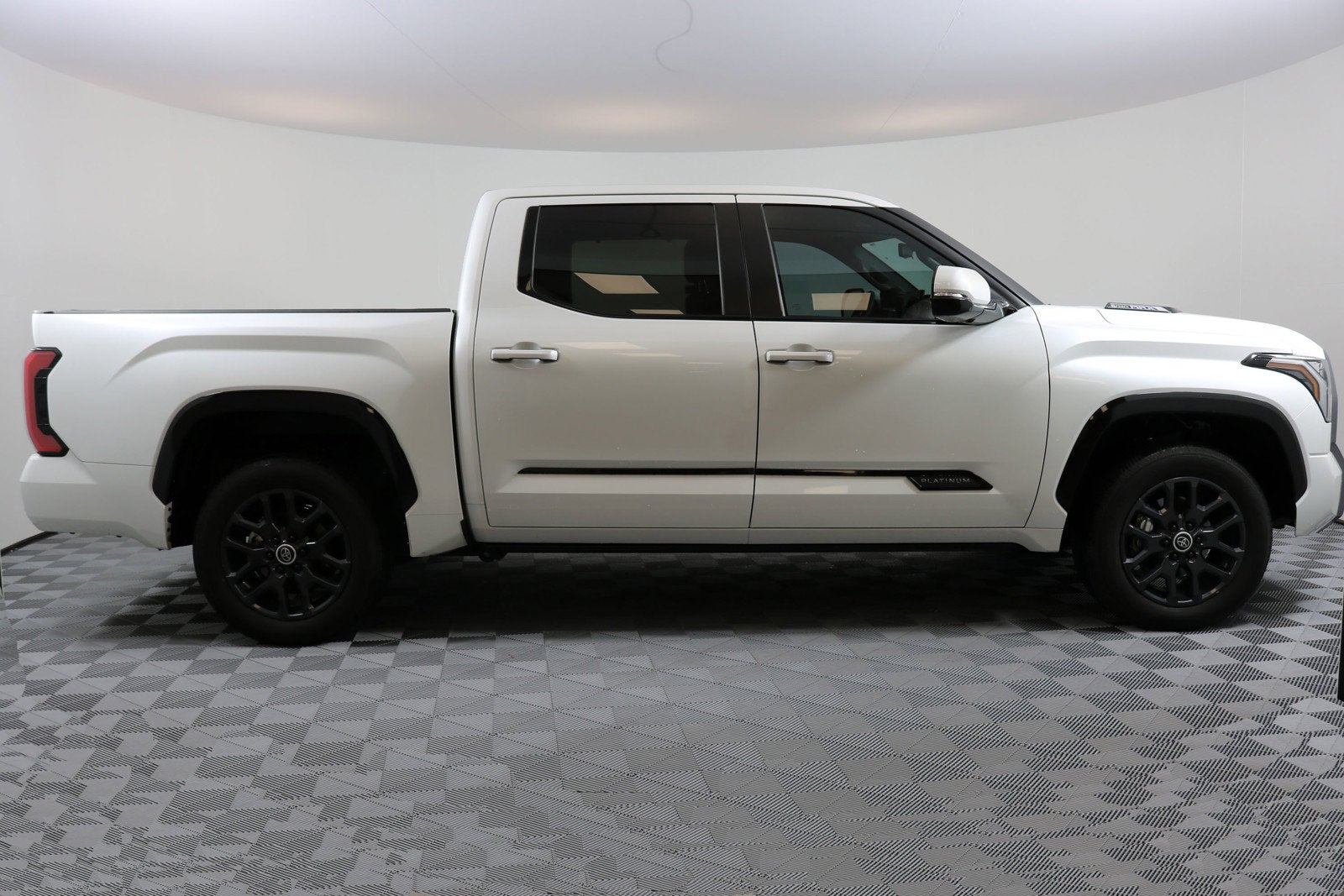 2024 Toyota Tundra Platinum Hybrid 4WD *1-OWNER*