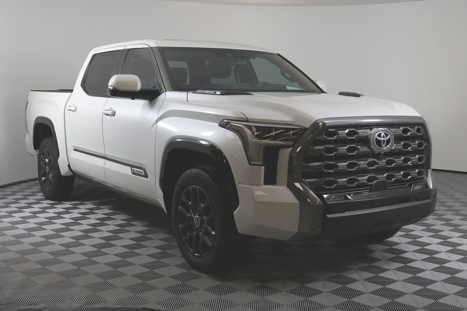 2024 Toyota Tundra Platinum Hybrid 4WD *1-OWNER*