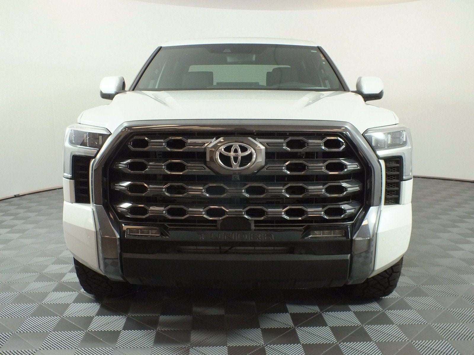 2025 Toyota Tundra Platinum Hybrid 4WD *1-OWNER*