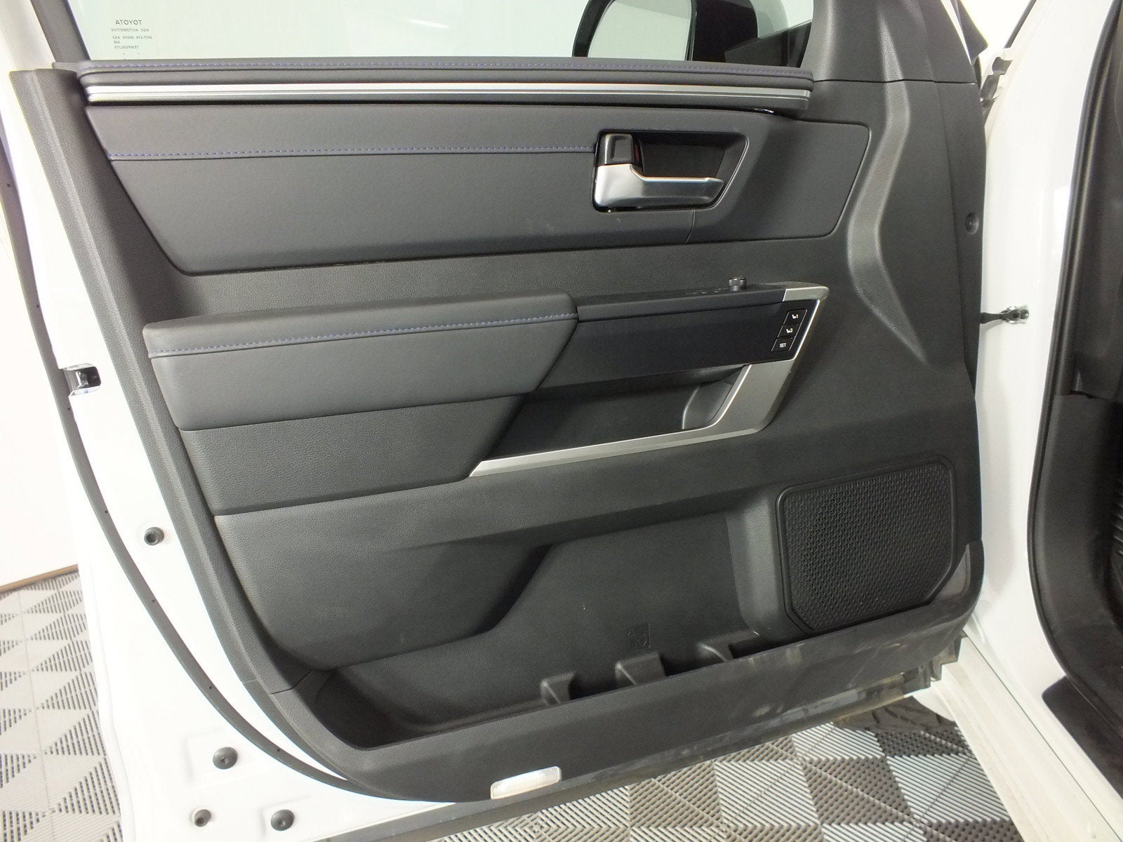 2025 Toyota Tundra Platinum Hybrid 4WD *1-OWNER*