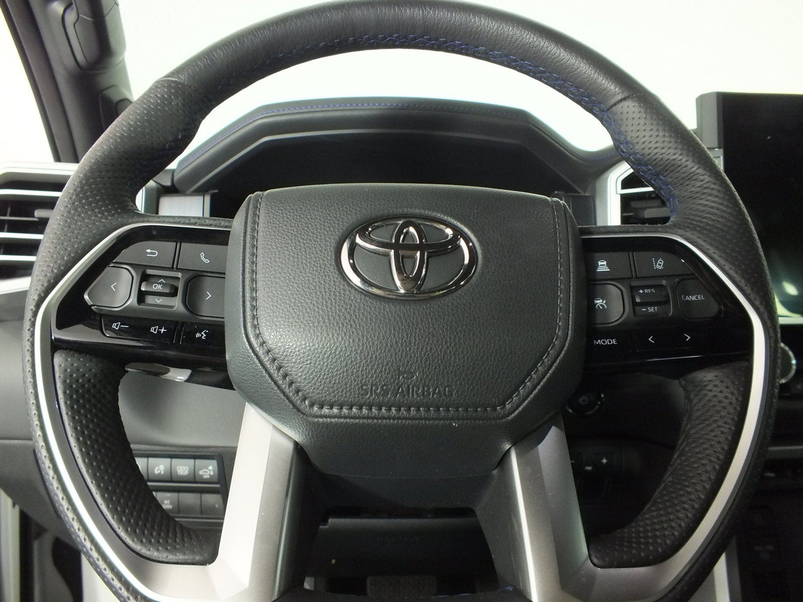 2025 Toyota Tundra Platinum Hybrid 4WD *1-OWNER*