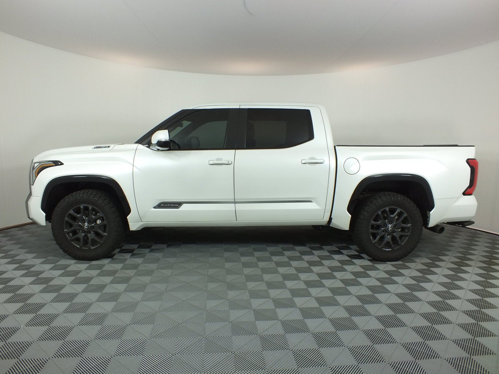 2025 Toyota Tundra Platinum Hybrid 4WD *1-OWNER*