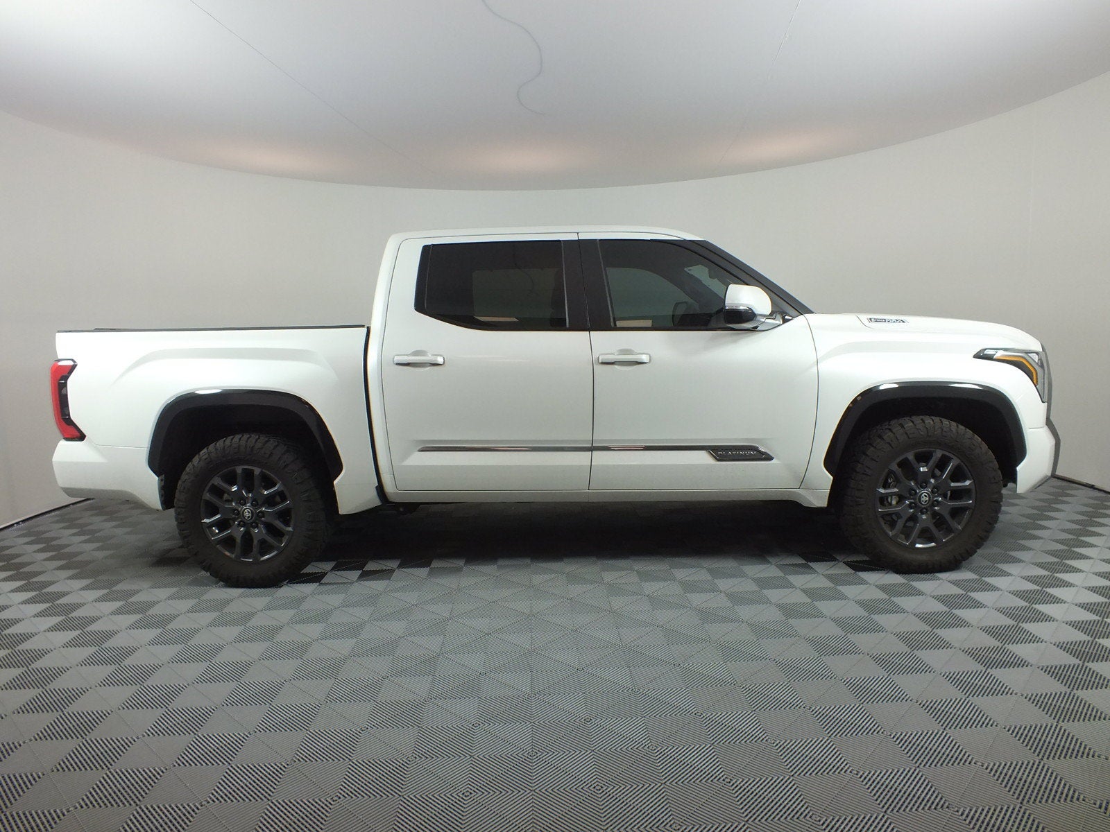 2025 Toyota Tundra Platinum Hybrid 4WD *1-OWNER*