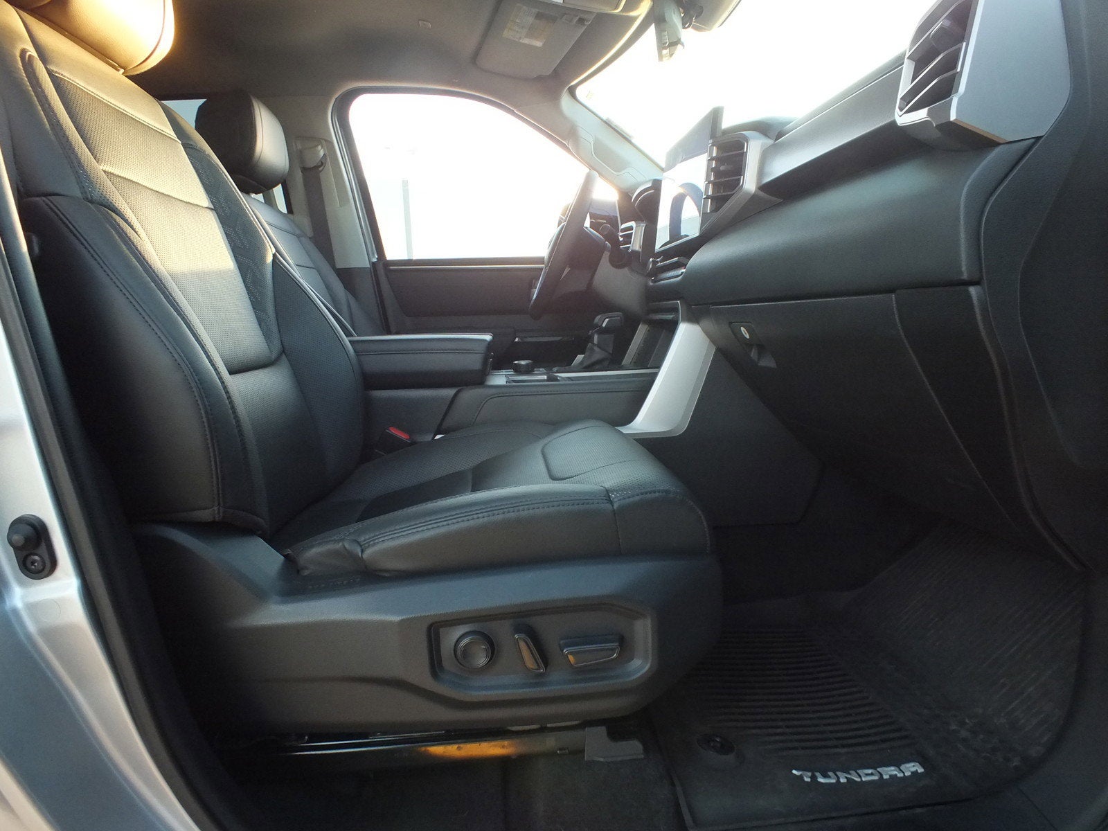 2024 Toyota Tundra Limited 4WD *1-OWNER! TRD OFF-ROAD PKG*