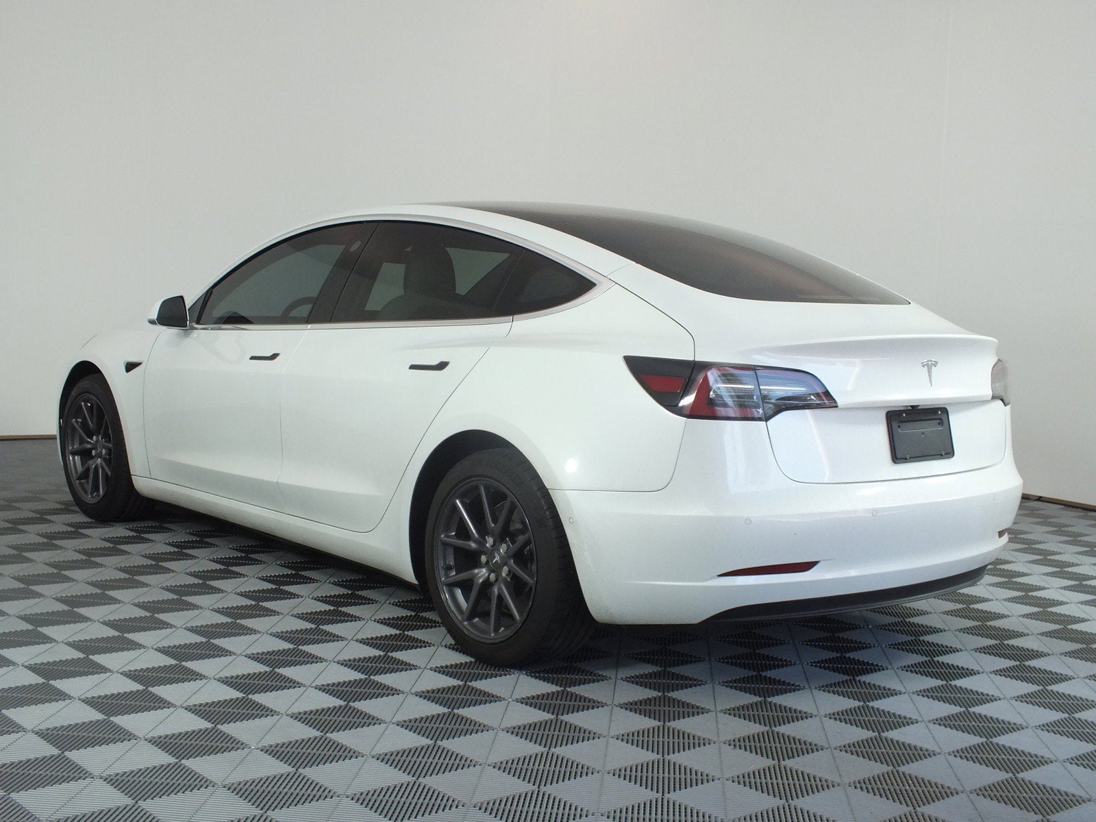 2020 Tesla Model 3 Standard Range *CLEAN CARFAX*