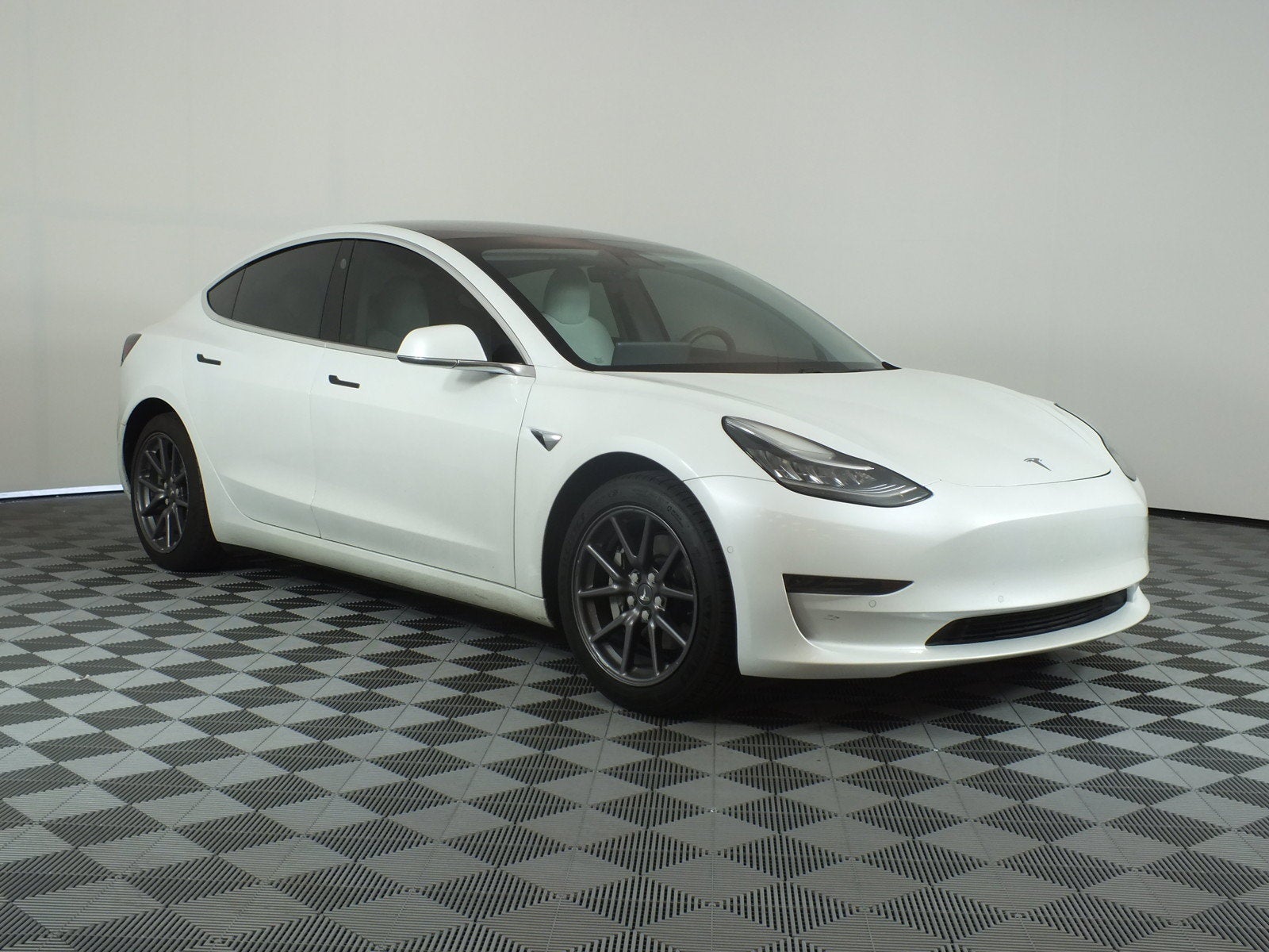 2020 Tesla Model 3 Standard Range *CLEAN CARFAX*