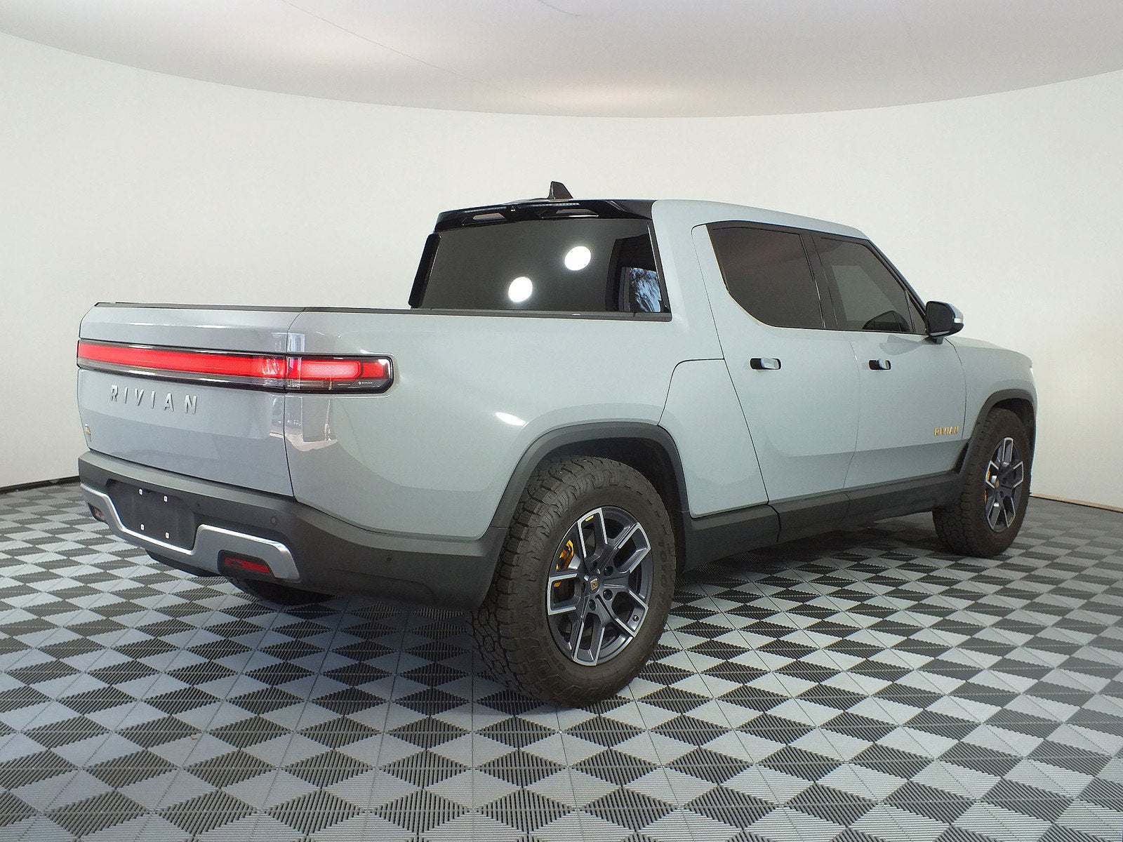 2022 Rivian R1T Adventure Package AWD *CLEAN CARFAX!*