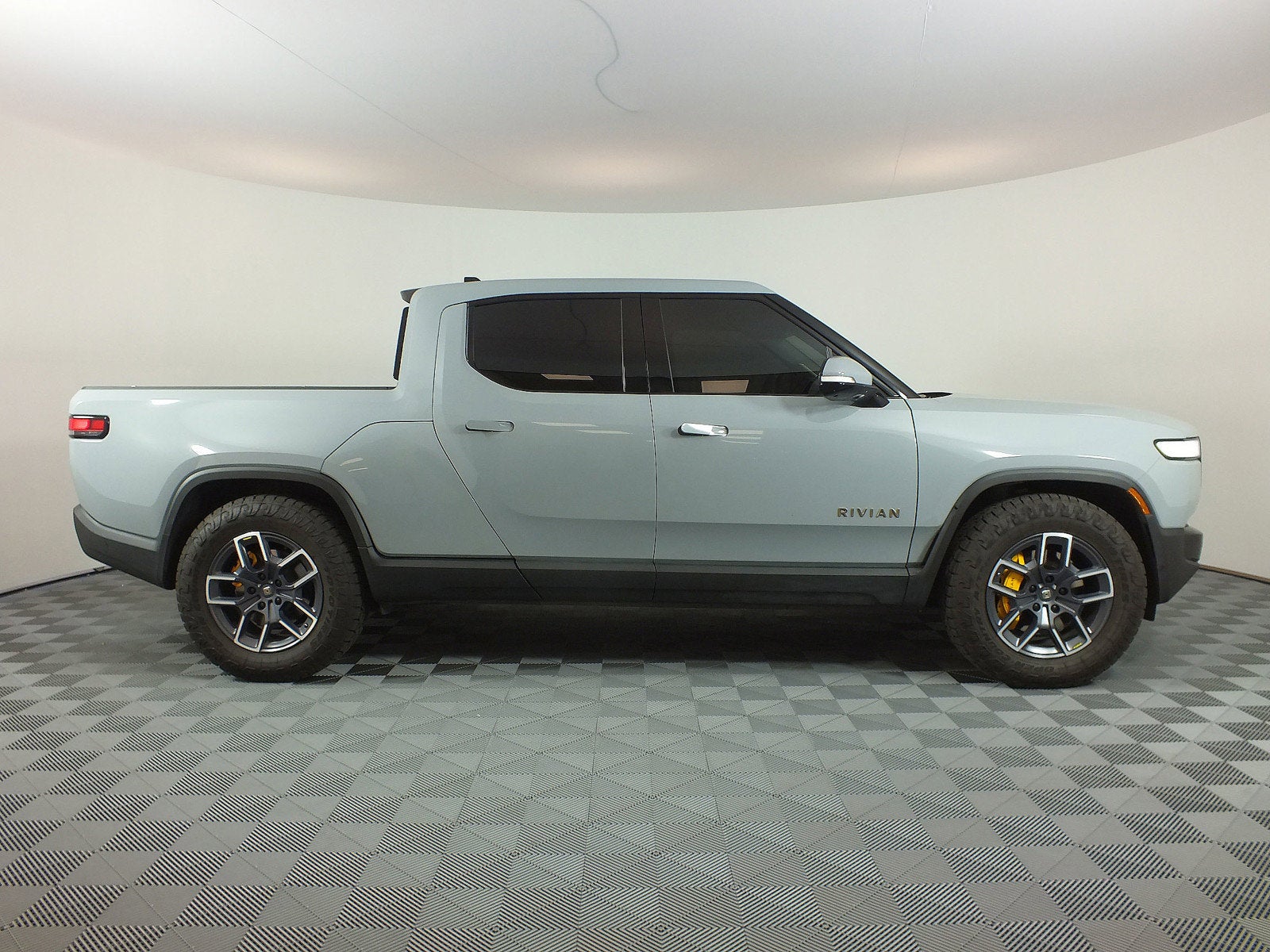 2022 Rivian R1T Adventure Package AWD *CLEAN CARFAX!*