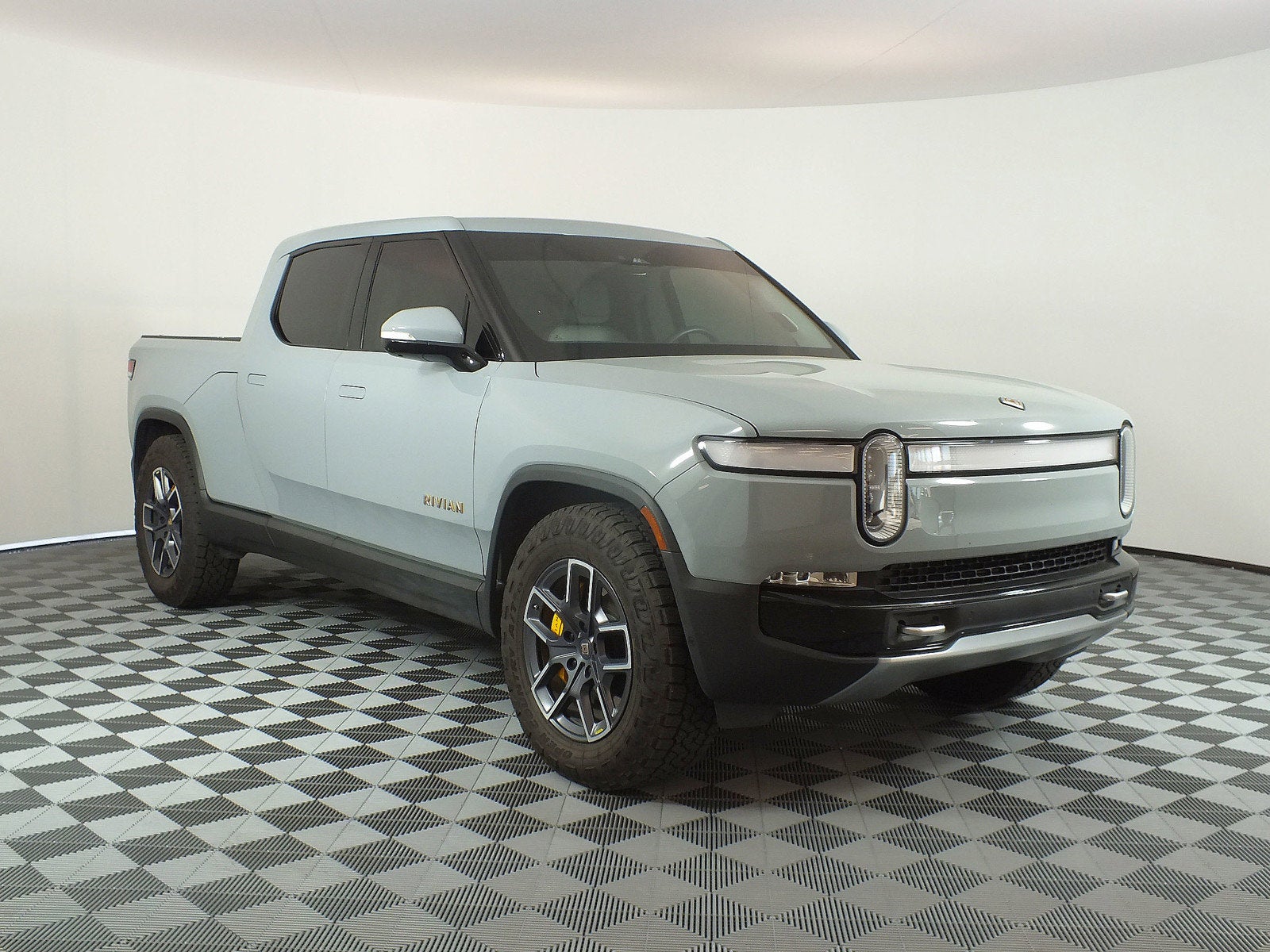 2022 Rivian R1T Adventure Package AWD *CLEAN CARFAX!*