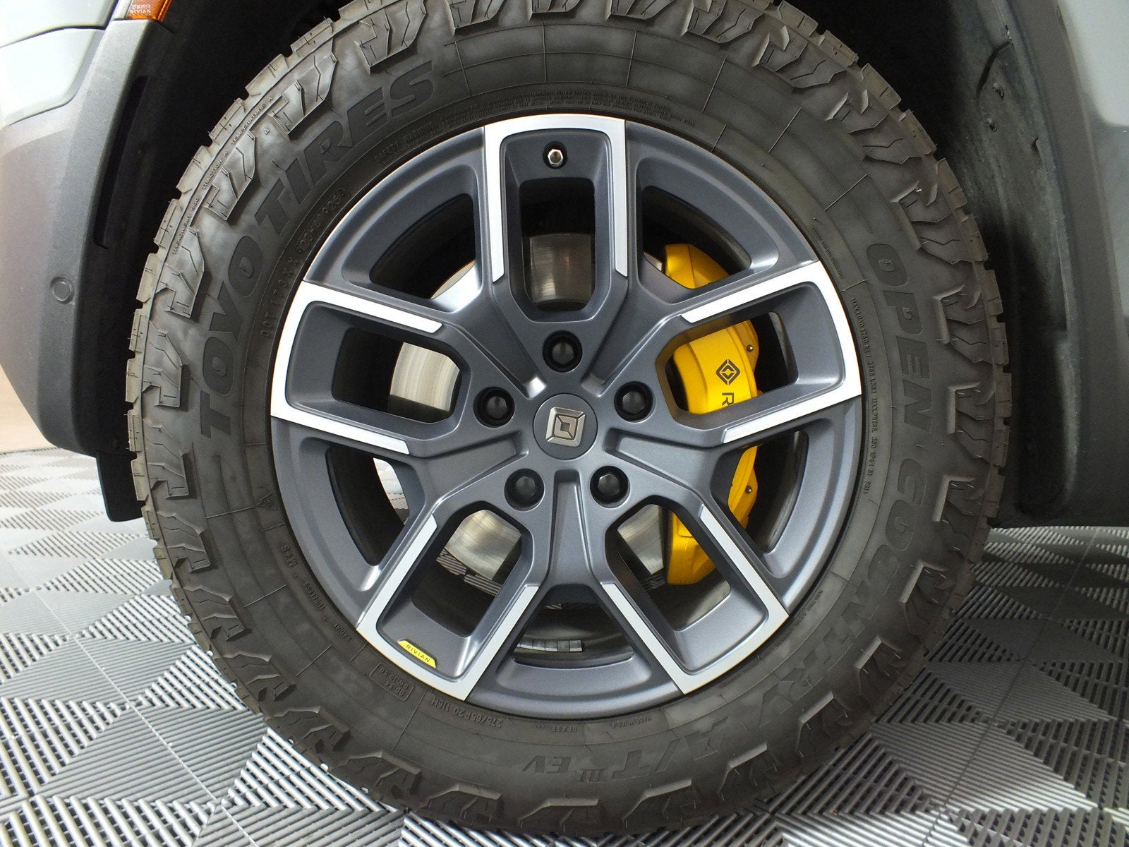 2022 Rivian R1T Adventure Package AWD *CLEAN CARFAX!*