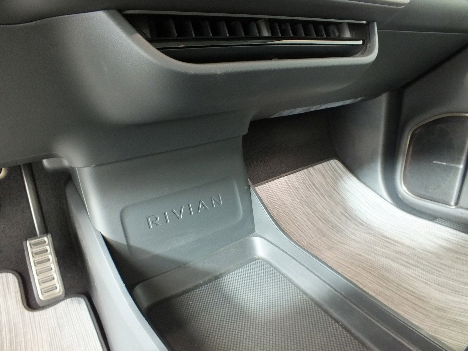 2022 Rivian R1T Adventure Package AWD *CLEAN CARFAX!*