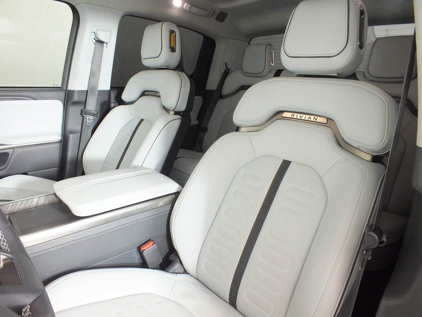 2022 Rivian R1T Adventure Package AWD *CLEAN CARFAX!*