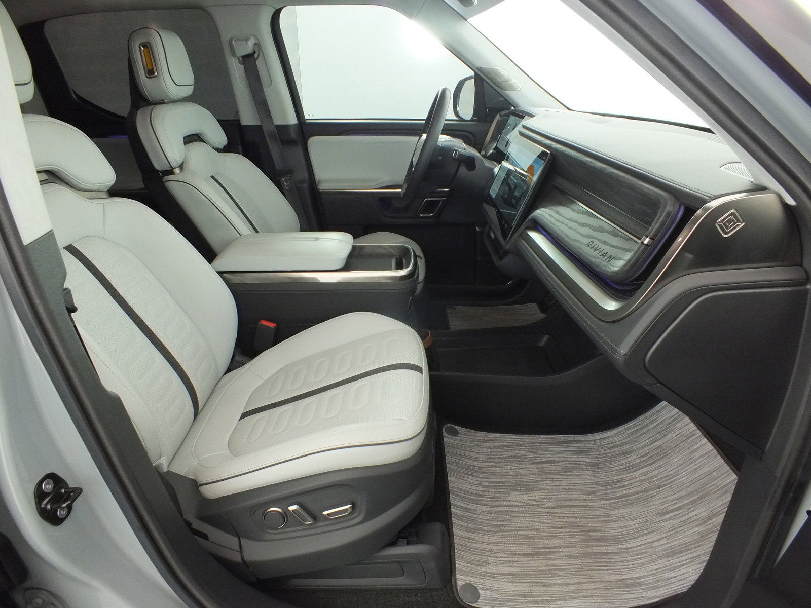 2022 Rivian R1T Adventure Package AWD *CLEAN CARFAX!*