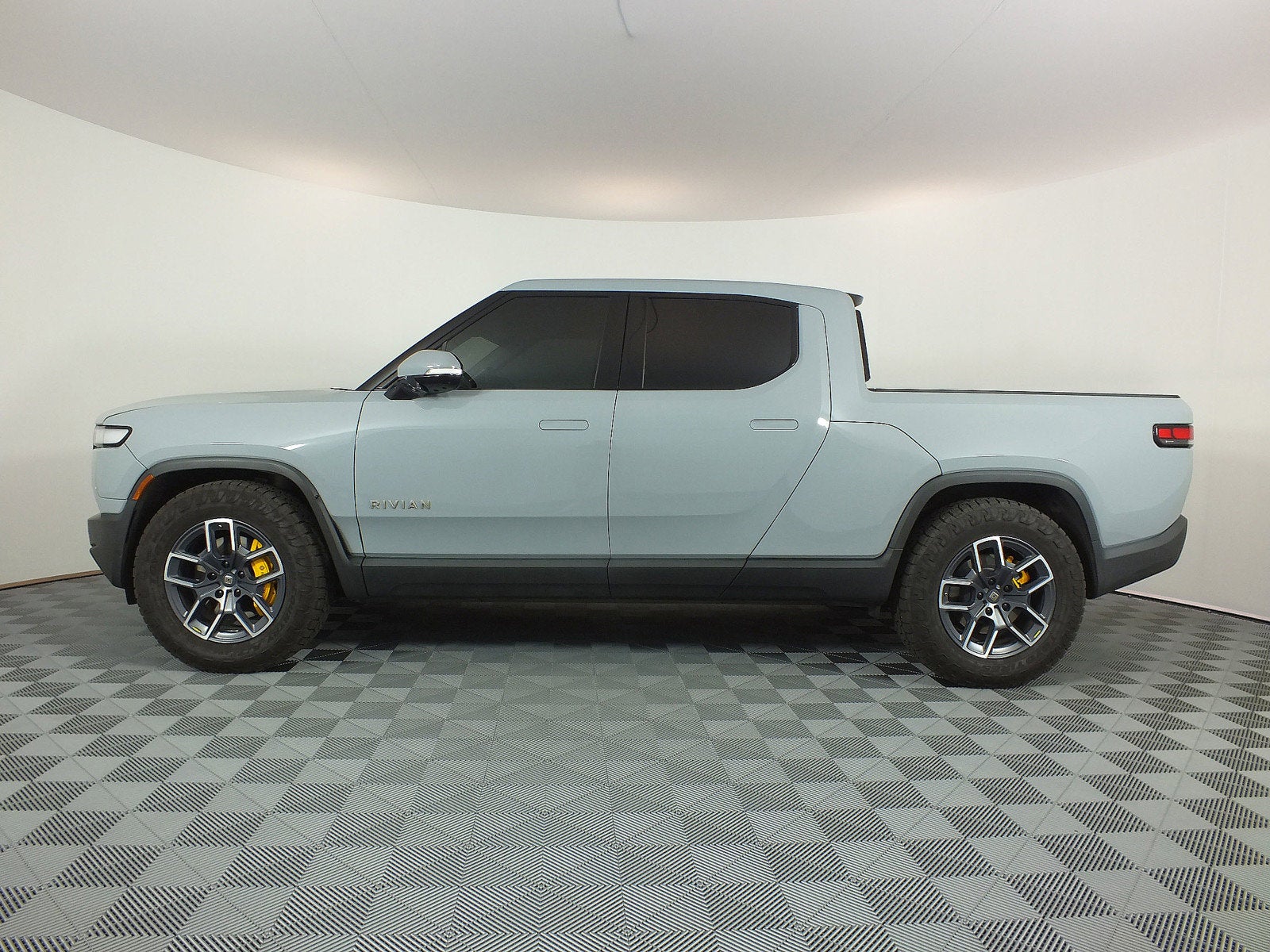 2022 Rivian R1T Adventure Package AWD *CLEAN CARFAX!*