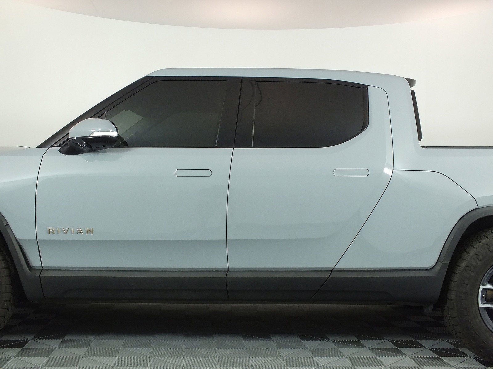 2022 Rivian R1T Adventure Package AWD *CLEAN CARFAX!*