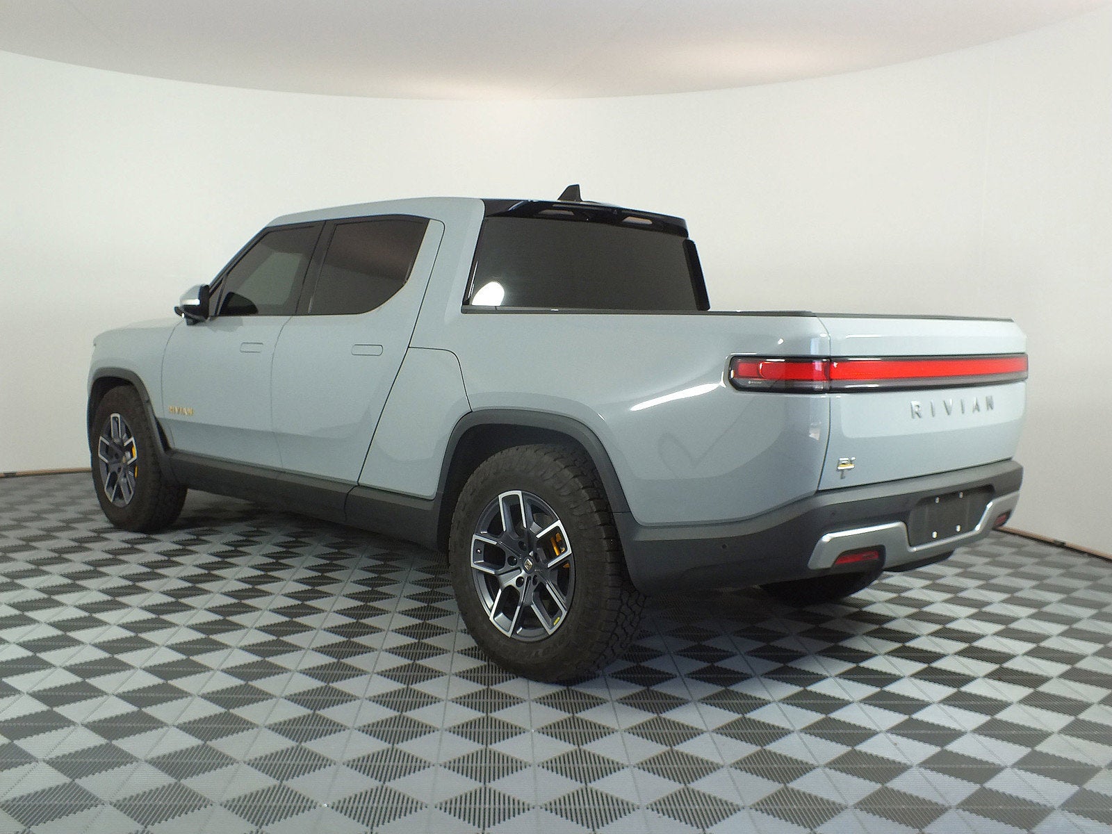 2022 Rivian R1T Adventure Package AWD *CLEAN CARFAX!*