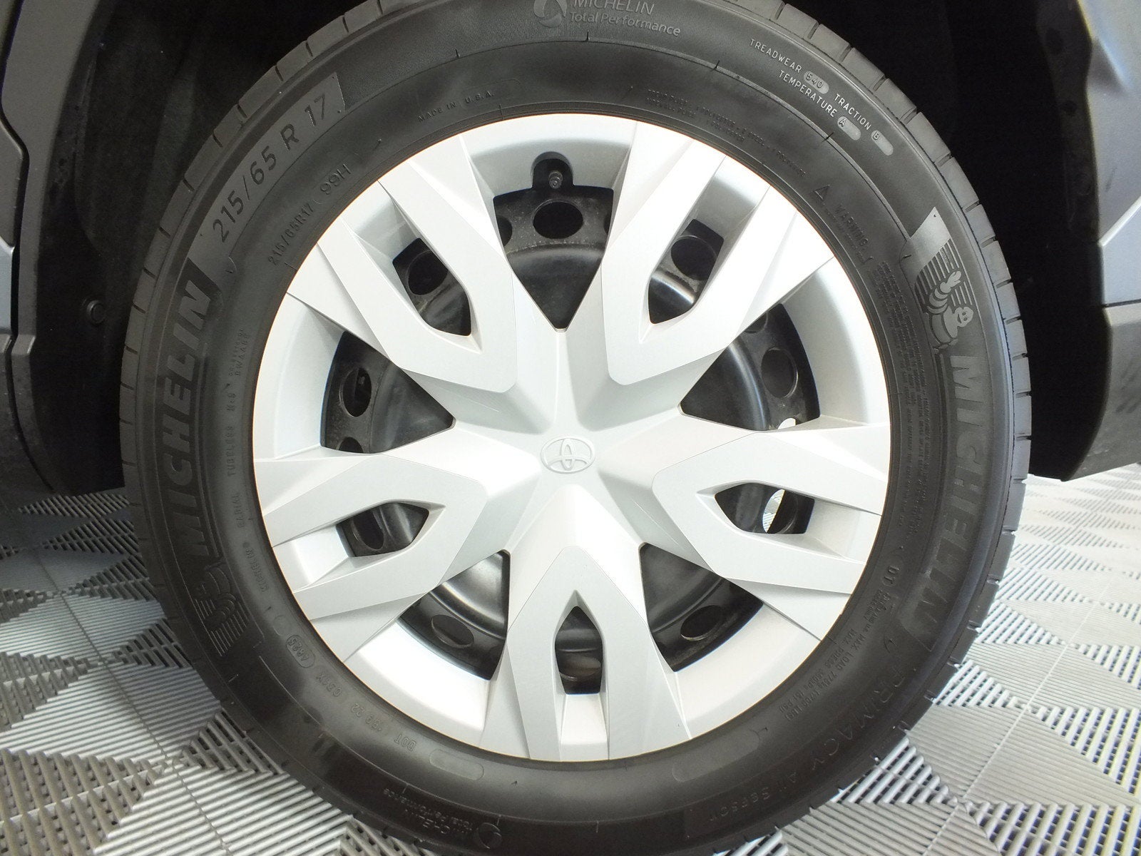 2026 Toyota Corolla Cross L *1-OWNER! LOW MILES!*