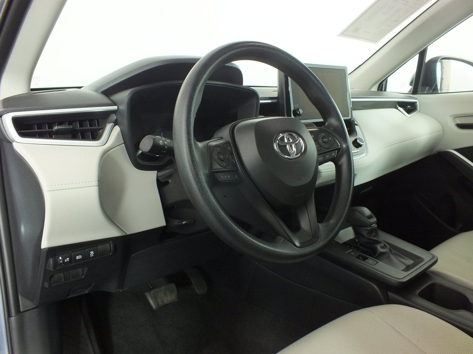 2026 Toyota Corolla Cross L *1-OWNER! LOW MILES!*