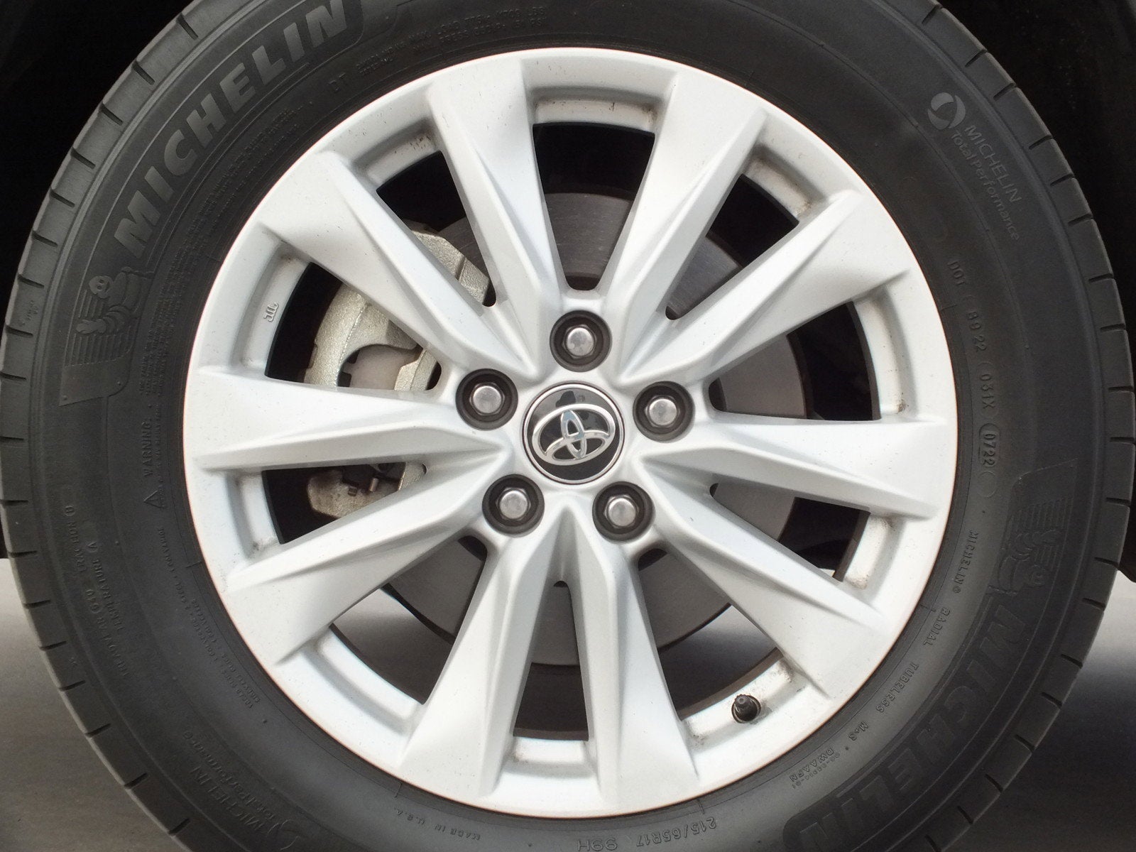 2022 Toyota Corolla Cross LE FWD *ROOMY!*