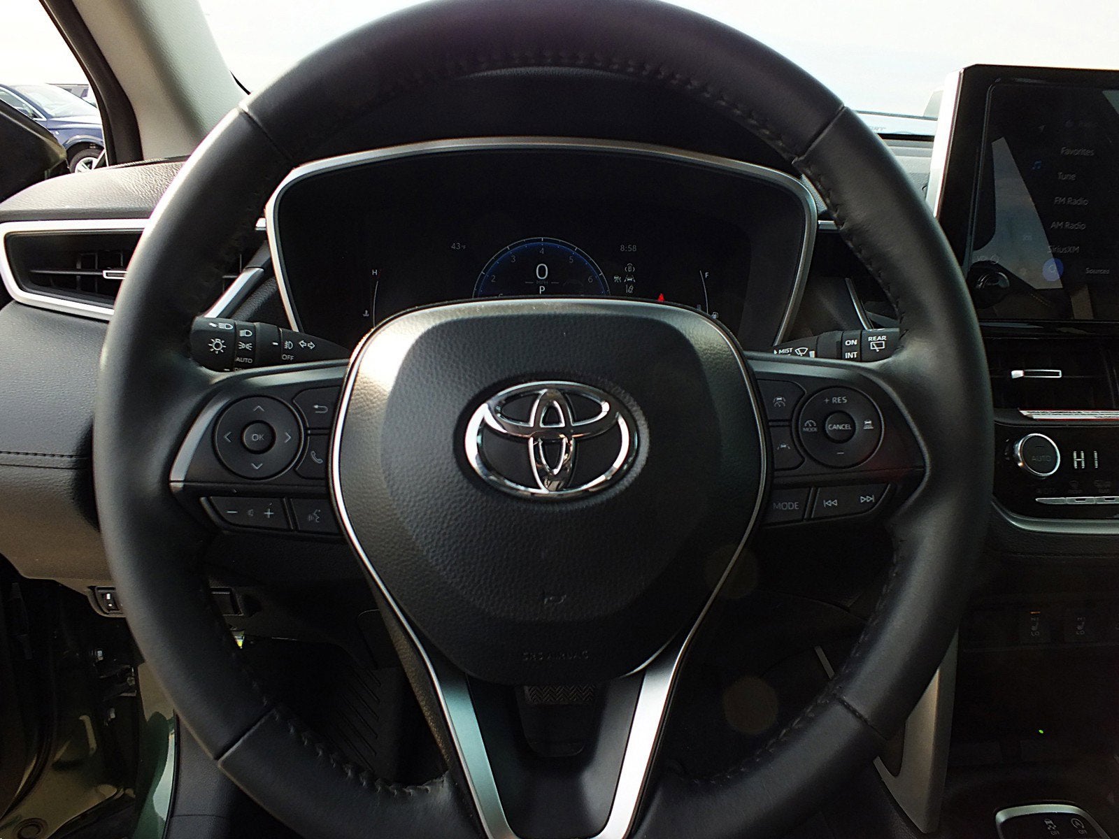 2024 Toyota Corolla Cross XLE FWD *1 OWNER, CLEAN CARFAX!*