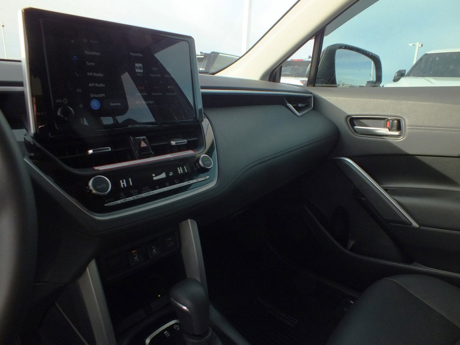 2024 Toyota Corolla Cross XLE FWD *1 OWNER, CLEAN CARFAX!*