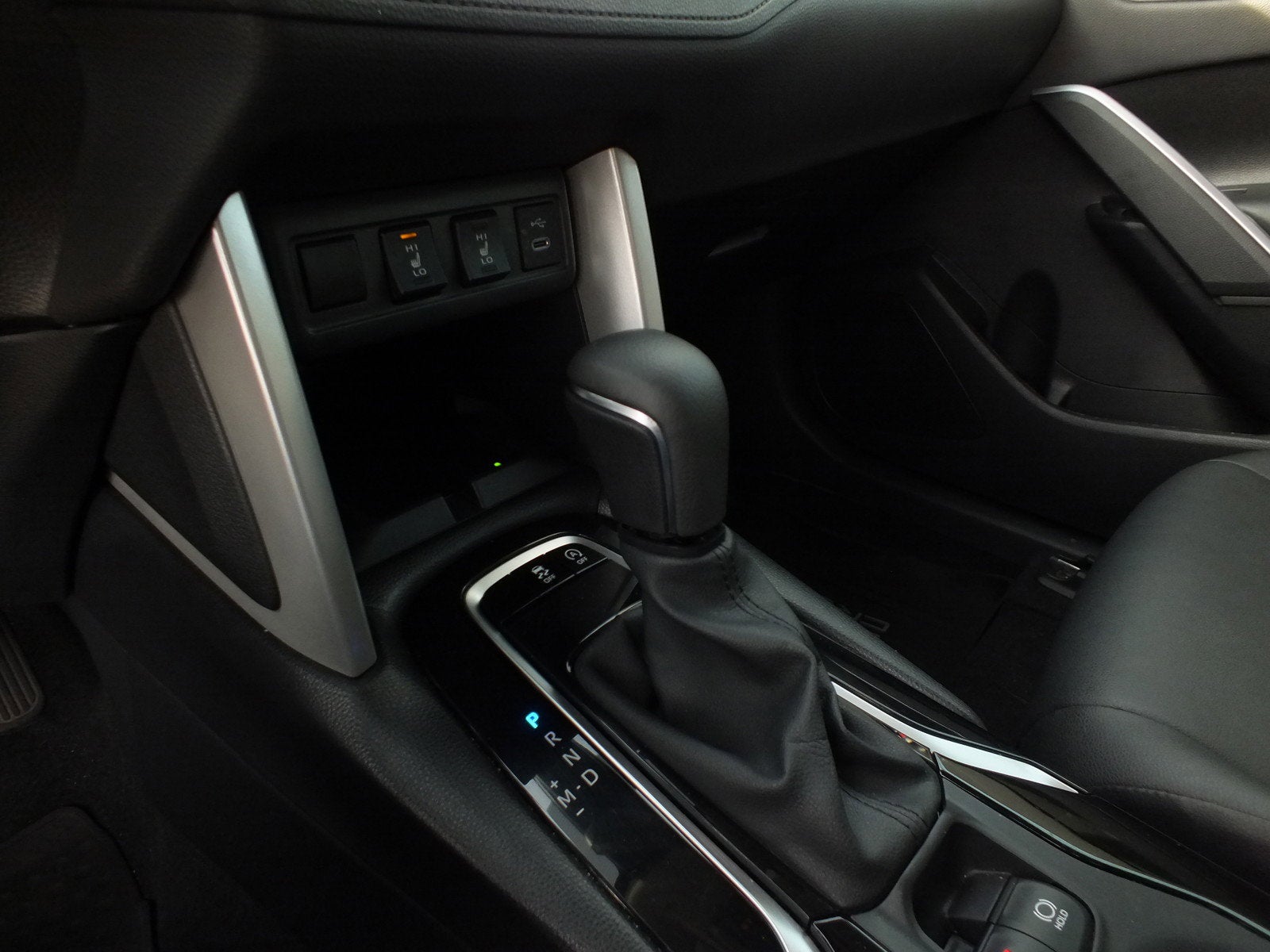 2024 Toyota Corolla Cross XLE FWD *1 OWNER, CLEAN CARFAX!*