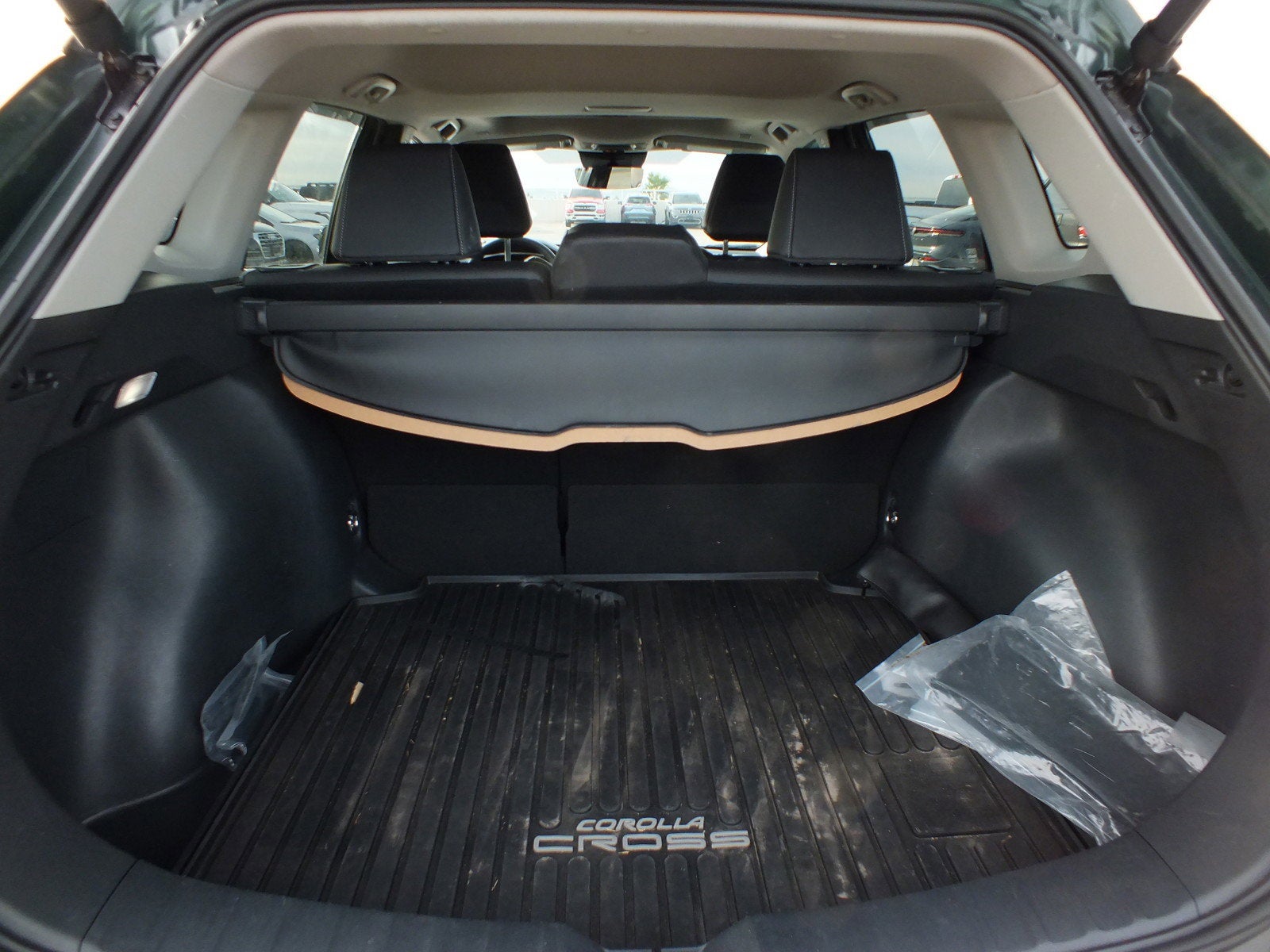 2024 Toyota Corolla Cross XLE FWD *1 OWNER, CLEAN CARFAX!*