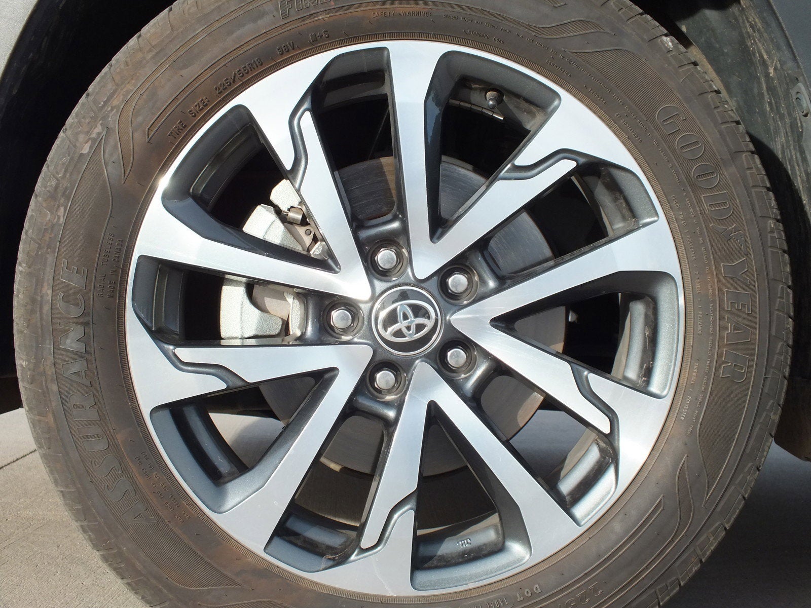 2024 Toyota Corolla Cross XLE FWD *1 OWNER, CLEAN CARFAX!*