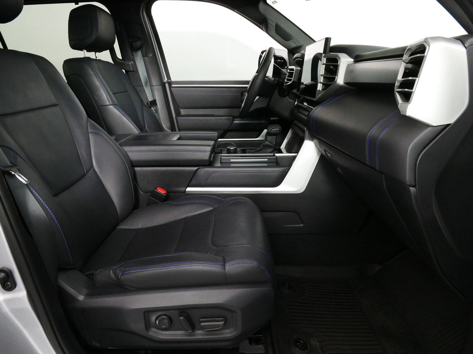 2025 Toyota Sequoia Platinum 4WD *1 OWNER, CLEAN CARFAX!*