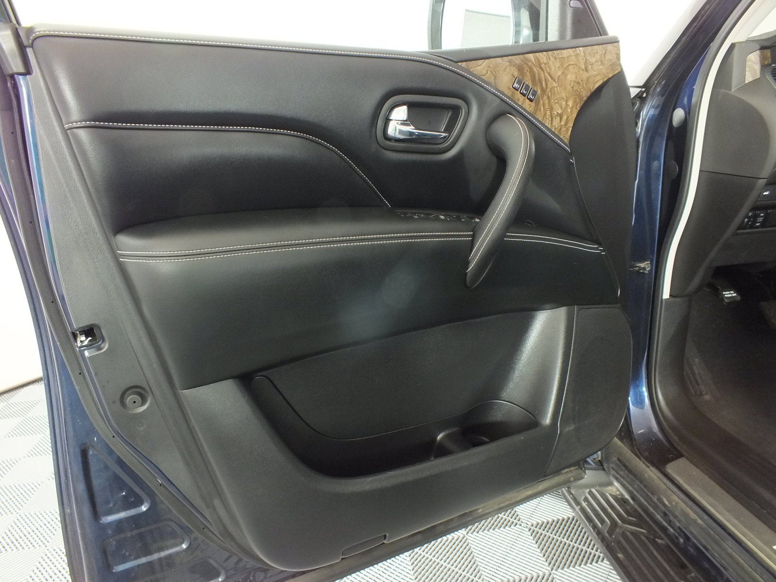 2021 INFINITI QX80 Premium Select AWD *ROOMY & LOOKS GREAT!*