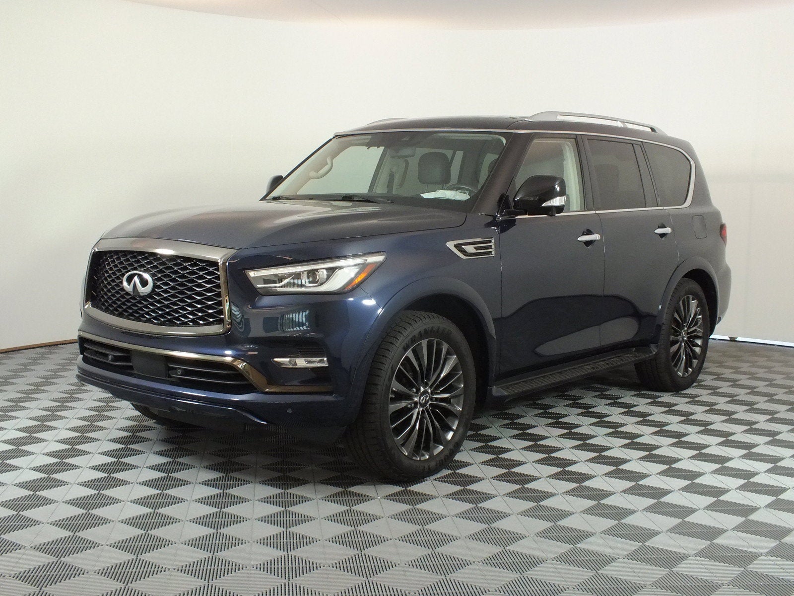 2021 INFINITI QX80 Premium Select AWD *ROOMY & LOOKS GREAT!*