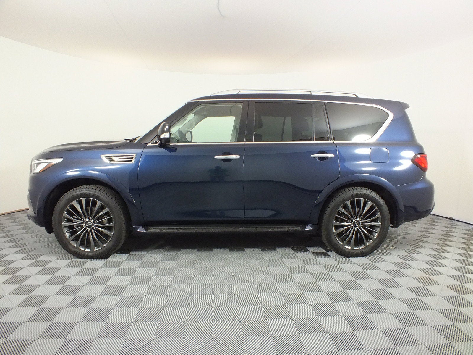 2021 INFINITI QX80 Premium Select AWD *ROOMY & LOOKS GREAT!*