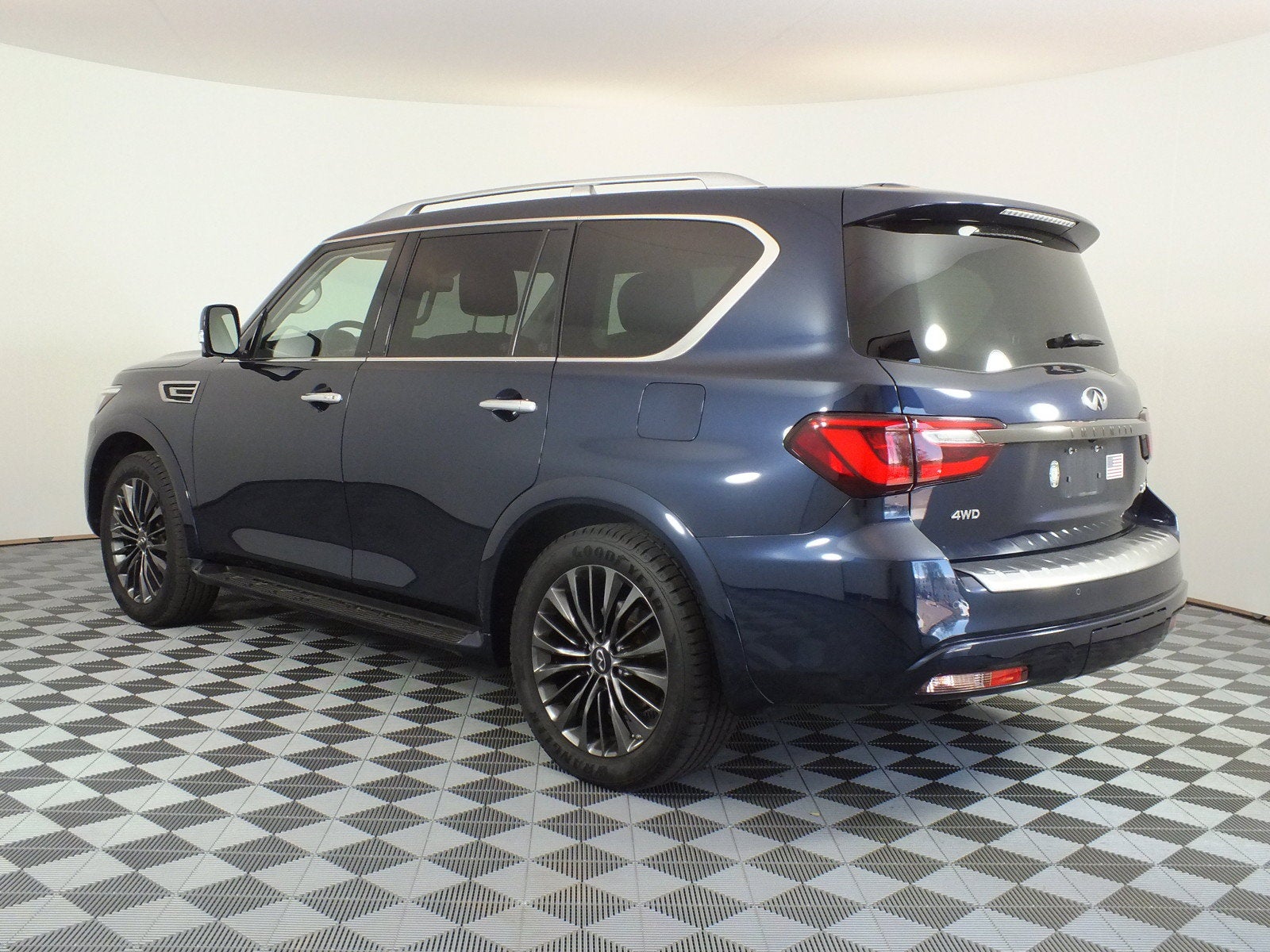 2021 INFINITI QX80 Premium Select AWD *ROOMY & LOOKS GREAT!*