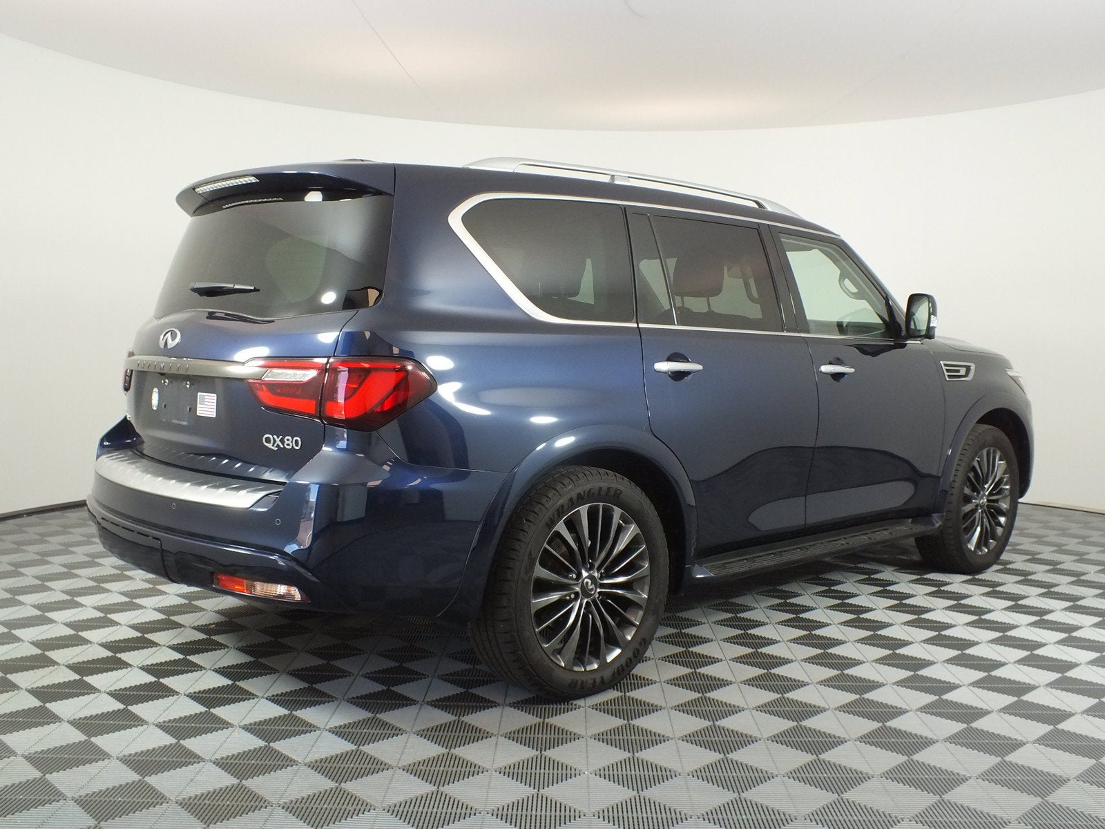2021 INFINITI QX80 Premium Select AWD *ROOMY & LOOKS GREAT!*