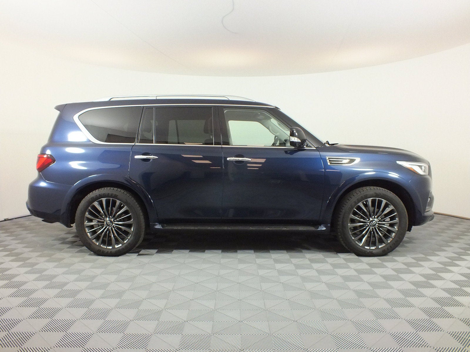 2021 INFINITI QX80 Premium Select AWD *ROOMY & LOOKS GREAT!*