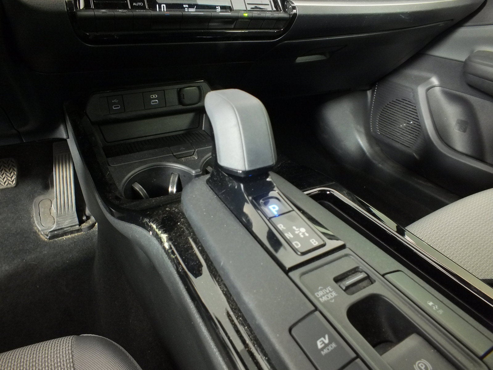 2023 Toyota Prius LE *CLEAN CARFAX*