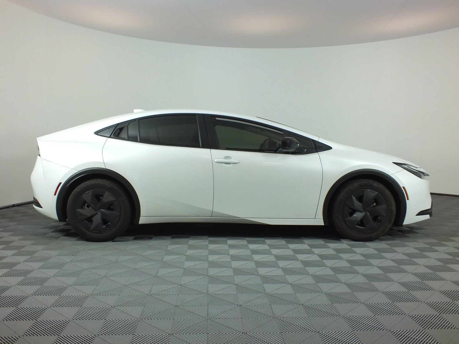 2023 Toyota Prius LE *CLEAN CARFAX*