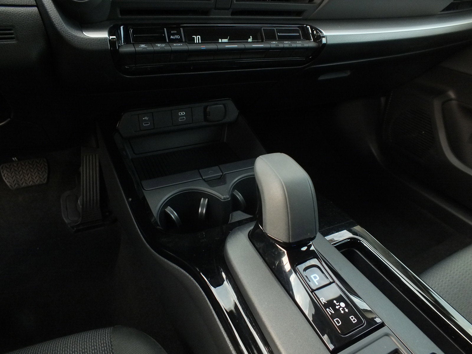 2025 Toyota Prius LE *1-OWNER! ONLY 7K MILES*