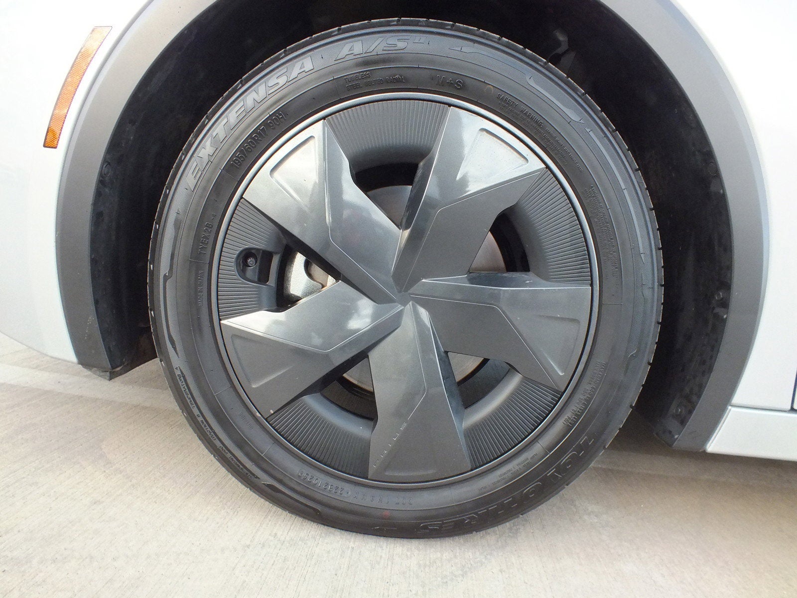 2025 Toyota Prius LE *1-OWNER! ONLY 7K MILES*